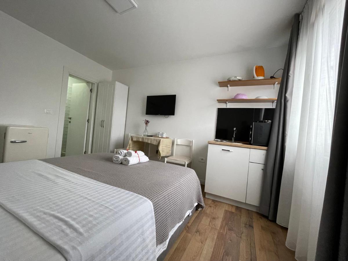 Central Studio Apartments ティラナ エクステリア 写真