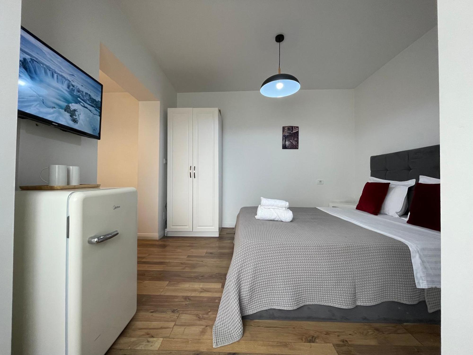 Central Studio Apartments ティラナ エクステリア 写真