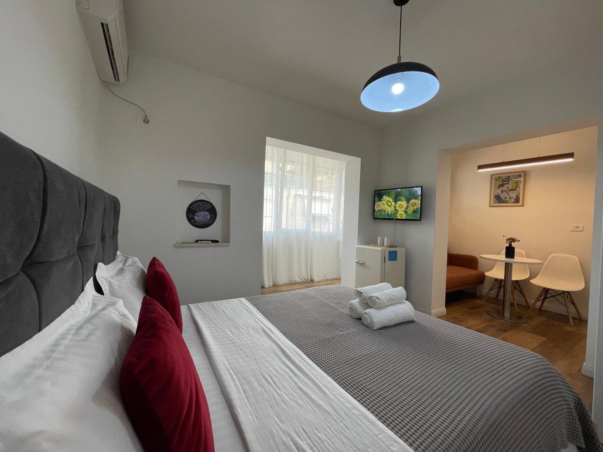 Central Studio Apartments ティラナ エクステリア 写真