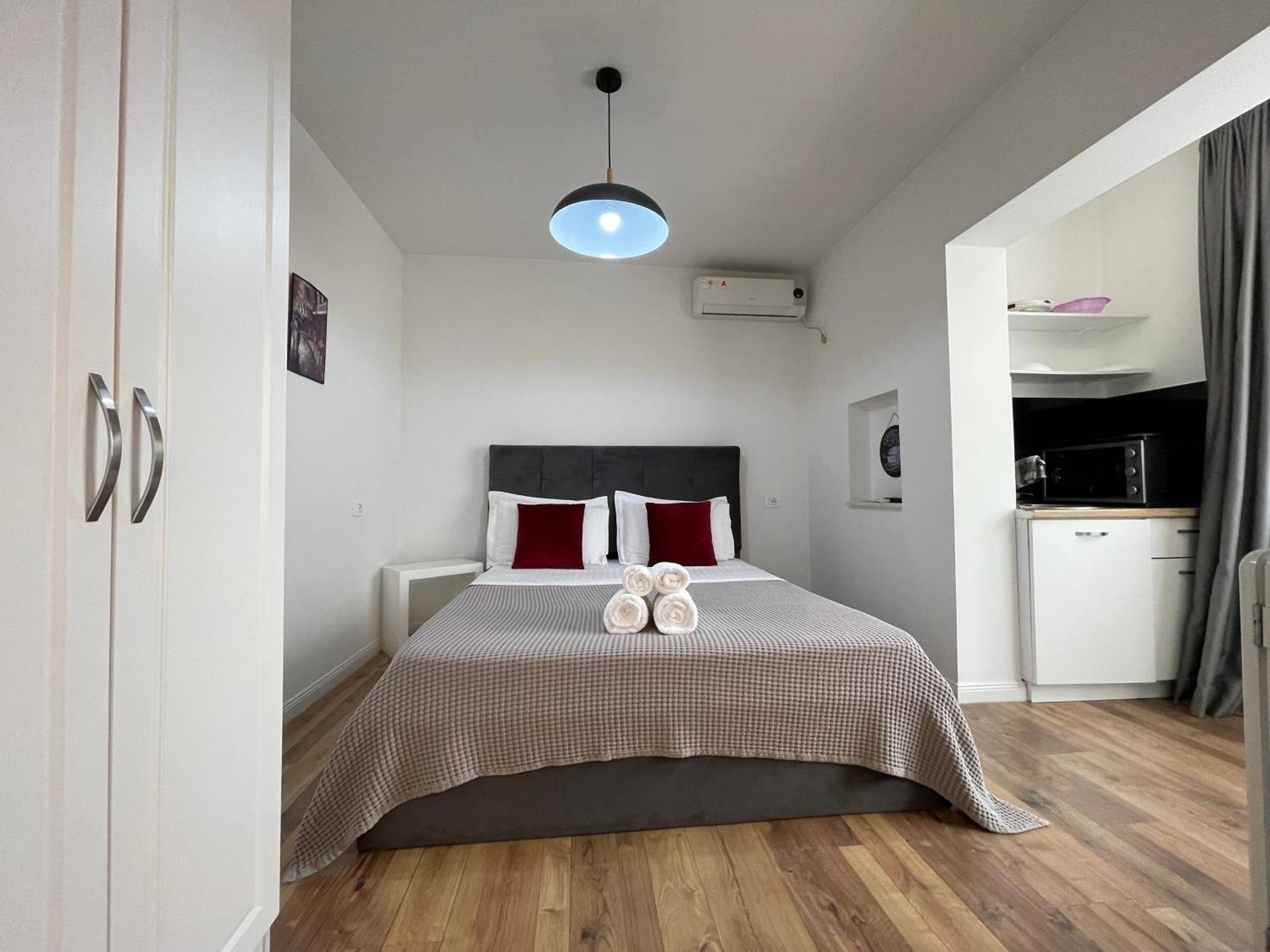 Central Studio Apartments ティラナ エクステリア 写真